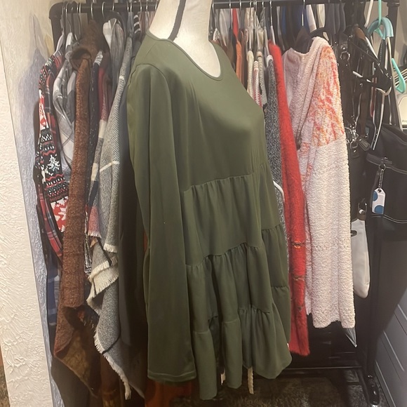 Boutique Ruffled Top - Picture 2 of 4